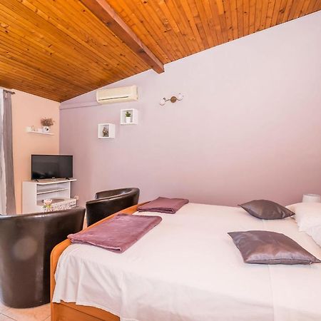 Apartments And Room Zinka โวดีเซ ภายนอก รูปภาพ