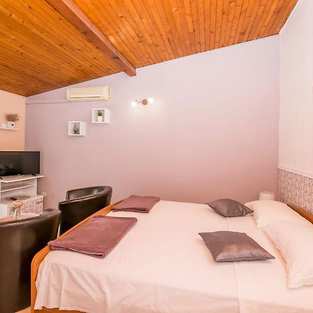 Apartments And Room Zinka โวดีเซ ภายนอก รูปภาพ