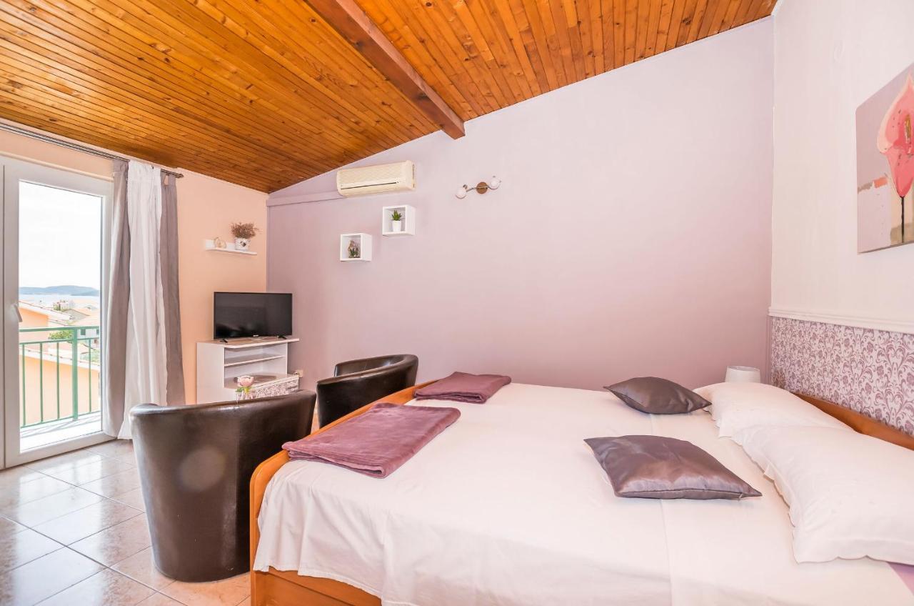 Apartments And Room Zinka โวดีเซ ภายนอก รูปภาพ