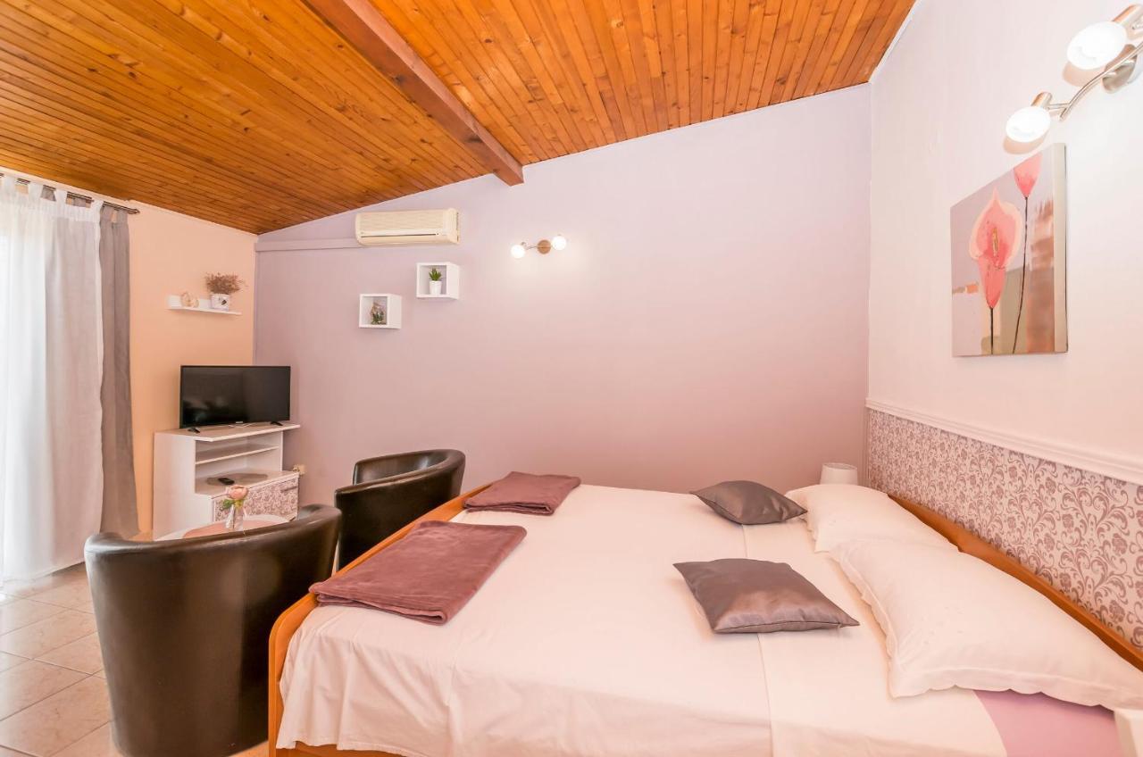 Apartments And Room Zinka โวดีเซ ภายนอก รูปภาพ