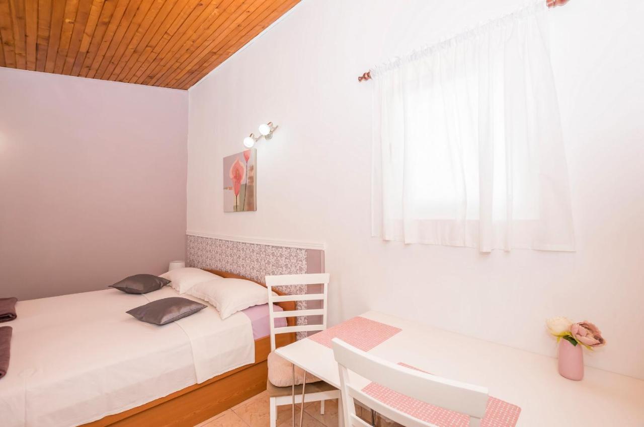 Apartments And Room Zinka โวดีเซ ภายนอก รูปภาพ
