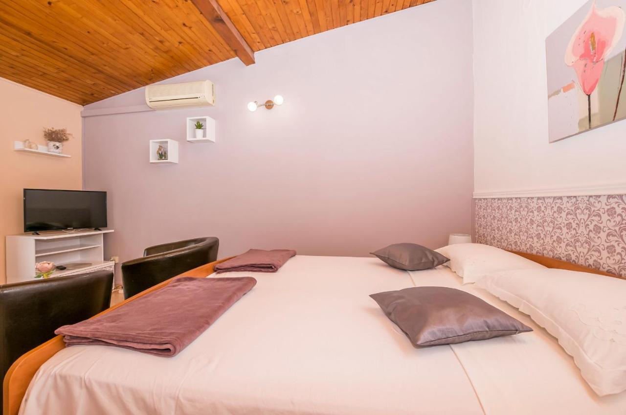 Apartments And Room Zinka โวดีเซ ภายนอก รูปภาพ