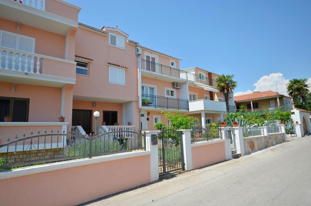 Apartments And Room Zinka โวดีเซ ภายนอก รูปภาพ